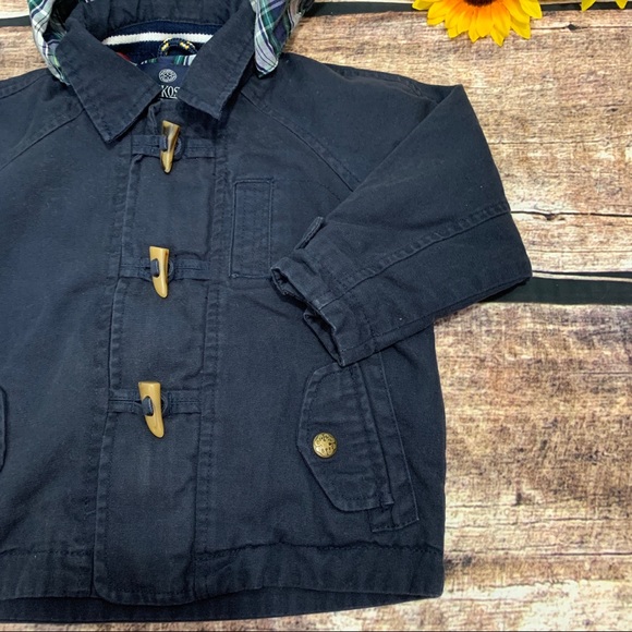 Boys blue coat by OshKosh is in excellent condition. Size 18 months - Picture 4 of 10